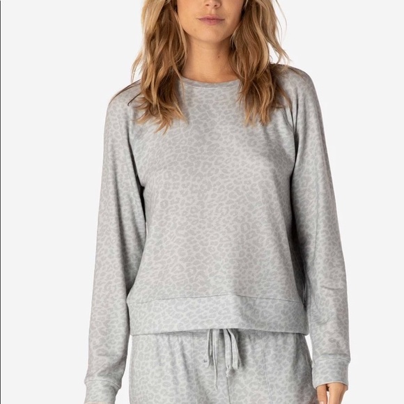 Beyond Yoga Leopard Favorite Raglan Crew Pullover in Grey Leopard - Picture 2 of 15
